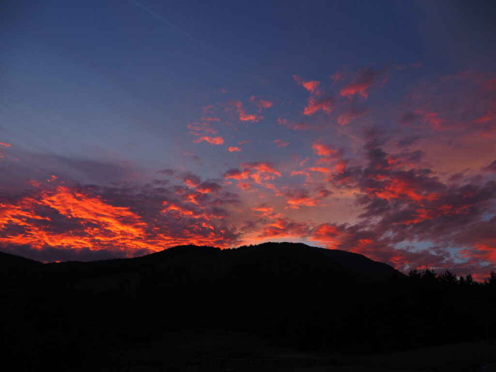 キャンプ場で撮った夕焼けの写真